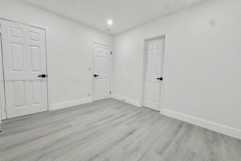Apartamento en alquiler en Hallandale Beach, Florida, 1 dormitorio, 46.45 m2 № 2075454 - foto 12