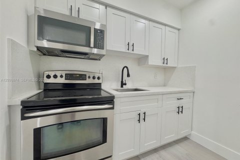 Apartamento en Hallandale Beach, Florida 1 dormitorio, 46.45 m2 № 2075454