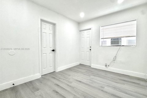 Apartamento en alquiler en Hallandale Beach, Florida, 1 dormitorio, 46.45 m2 № 2075454 - foto 13