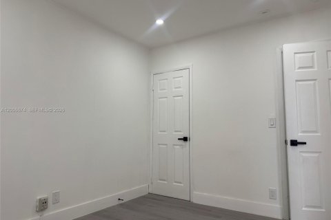 Apartamento en alquiler en Hallandale Beach, Florida, 1 dormitorio, 46.45 m2 № 2075454 - foto 11