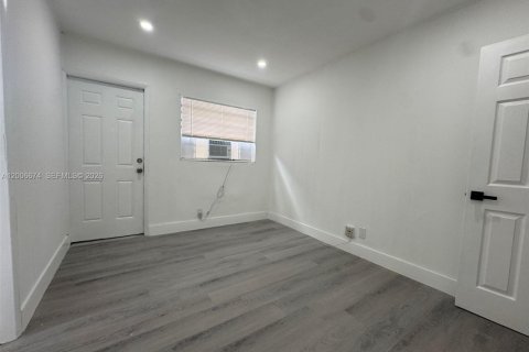 Apartamento en alquiler en Hallandale Beach, Florida, 1 dormitorio, 46.45 m2 № 2075454 - foto 10