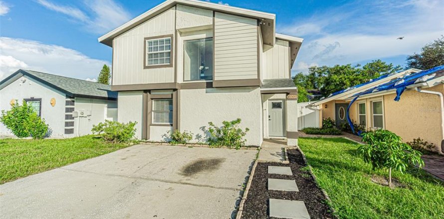 House in Tampa, Florida 3 bedrooms, 128.21 sq.m. № 2325027