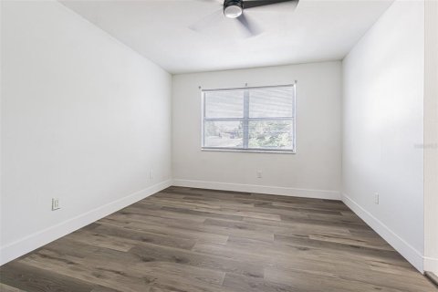 House in Tampa, Florida 3 bedrooms, 128.21 sq.m. № 2325027 - photo 10