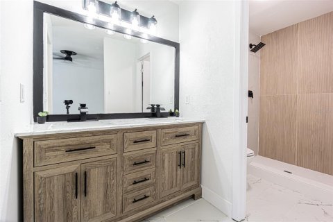 House in Tampa, Florida 3 bedrooms, 128.21 sq.m. № 2325027 - photo 15