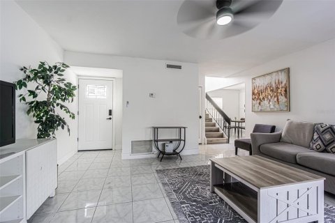 House in Tampa, Florida 3 bedrooms, 128.21 sq.m. № 2325027 - photo 3