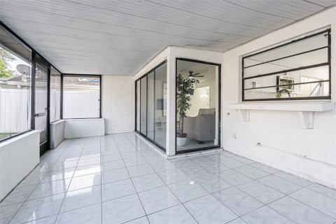 House in Tampa, Florida 3 bedrooms, 128.21 sq.m. № 2325027 - photo 18