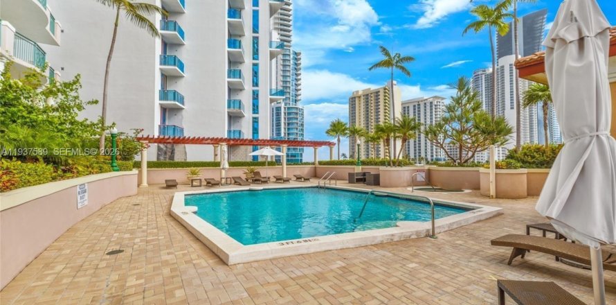 Кондоминиум с 3 спальнями в Санни-Айлс-Бич, Флорида № 1995515