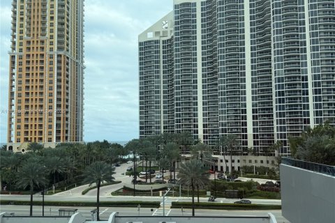 Copropriété à louer à Sunny Isles Beach, Floride: 3 chambres, 134.43 m2 № 1995515 - photo 10