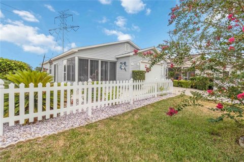 House in The Villages, Florida 2 bedrooms, 104.14 sq.m. № 1880671 - photo 2