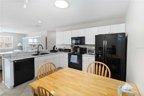 House in The Villages, Florida 2 bedrooms, 104.14 sq.m. № 1880671 - photo 11