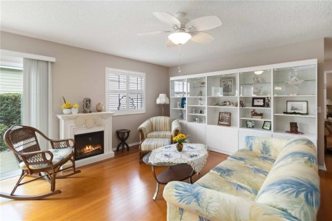 House in The Villages, Florida 2 bedrooms, 104.14 sq.m. № 1880671 - photo 6