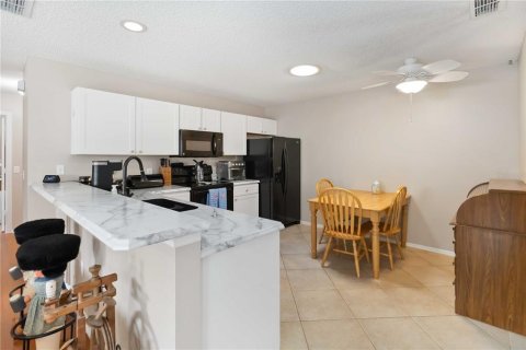 House in The Villages, Florida 2 bedrooms, 104.14 sq.m. № 1880671 - photo 9