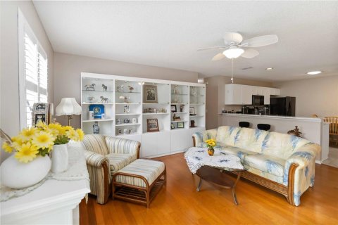 House in The Villages, Florida 2 bedrooms, 104.14 sq.m. № 1880671 - photo 7