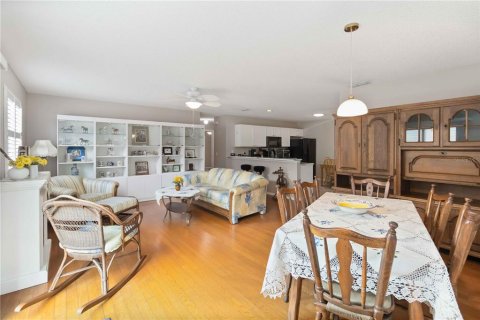 House in The Villages, Florida 2 bedrooms, 104.14 sq.m. № 1880671 - photo 4