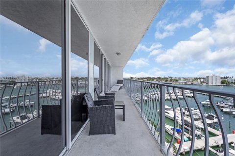 Copropriété à vendre à North Bay Village, Floride: 2 chambres, 95.69 m2 № 1990164 - photo 24