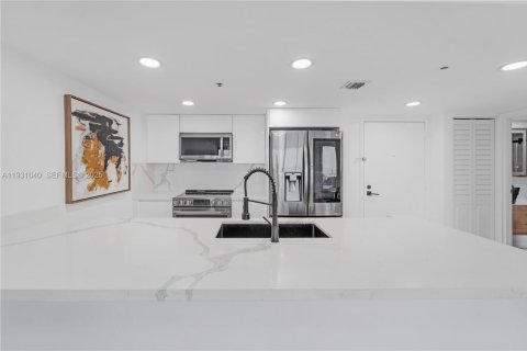 Copropriété à vendre à North Bay Village, Floride: 2 chambres, 95.69 m2 № 1990164 - photo 4