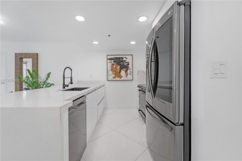 Copropriété à vendre à North Bay Village, Floride: 2 chambres, 95.69 m2 № 1990164 - photo 3