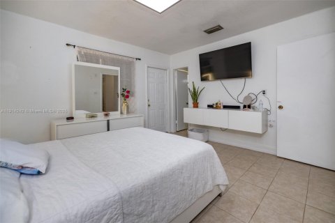 Casa en venta en Homestead, Florida, 4 dormitorios, 157 m2 № 1970377 - foto 17