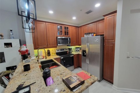 Снять в аренду кондоминиум в Мирамар, Флорида 1 спальня, 167.22м2, № 2003694 - фото 3