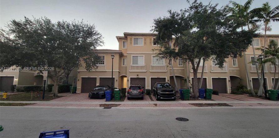 Кондоминиум с 1 спальней в Мирамар, Флорида № 2003694