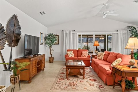 House in The Villages, Florida 3 bedrooms, 157.47 sq.m. № 2217221 - photo 18