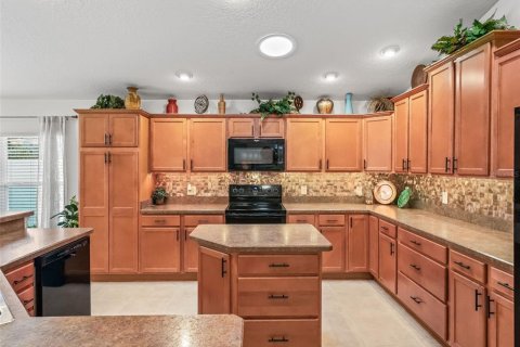 House in The Villages, Florida 3 bedrooms, 157.47 sq.m. № 2217221 - photo 15