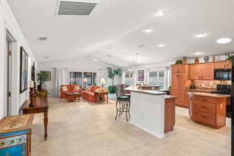House in The Villages, Florida 3 bedrooms, 157.47 sq.m. № 2217221 - photo 8