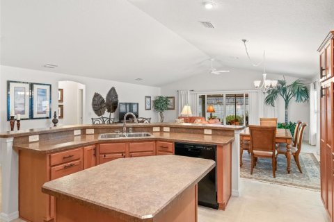House in The Villages, Florida 3 bedrooms, 157.47 sq.m. № 2217221 - photo 13