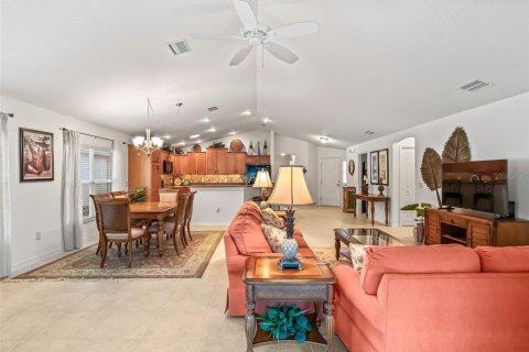 House in The Villages, Florida 3 bedrooms, 157.47 sq.m. № 2217221 - photo 20