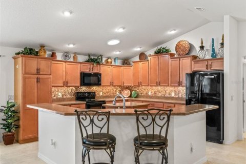 House in The Villages, Florida 3 bedrooms, 157.47 sq.m. № 2217221 - photo 10