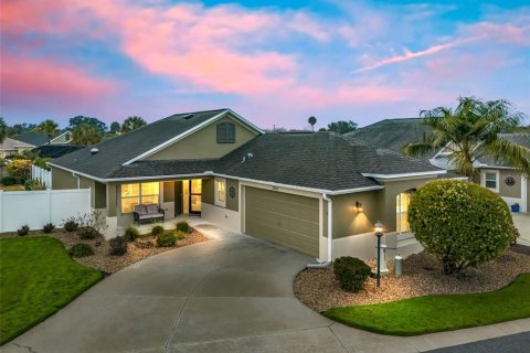 House in The Villages, Florida 3 bedrooms, 157.47 sq.m. № 2217221