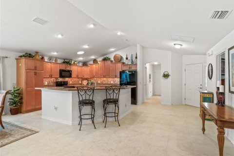 House in The Villages, Florida 3 bedrooms, 157.47 sq.m. № 2217221 - photo 9