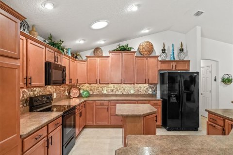 House in The Villages, Florida 3 bedrooms, 157.47 sq.m. № 2217221 - photo 12
