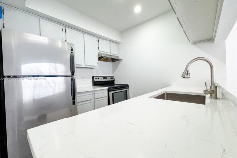 Condo in Tamarac, Florida, 1 bedroom  № 2052603 - photo 2