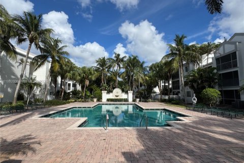 Condo in Tamarac, Florida, 1 bedroom  № 2052603 - photo 11