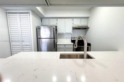 Condo in Tamarac, Florida, 1 bedroom  № 2052603 - photo 3