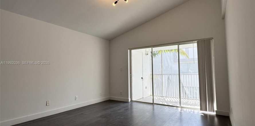 Condo in Tamarac, Florida, 1 bedroom  № 2052603