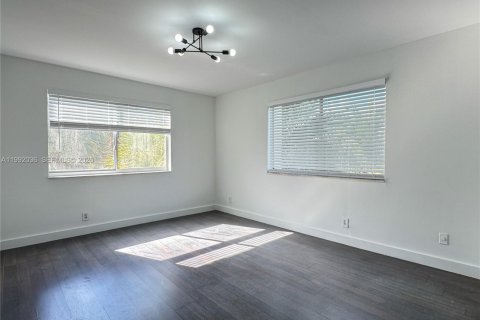 Condo in Tamarac, Florida, 1 bedroom  № 2052603 - photo 5