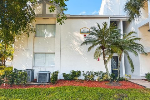 Condo in Tamarac, Florida, 1 bedroom  № 2052603 - photo 8