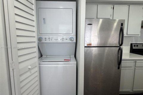 Condo in Tamarac, Florida, 1 bedroom  № 2052603 - photo 4