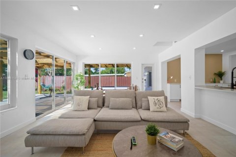 House in North Miami, Florida 5 bedrooms № 1930581 - photo 23