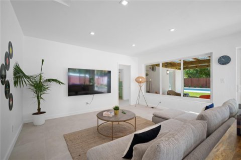 House in North Miami, Florida 5 bedrooms № 1930581 - photo 21