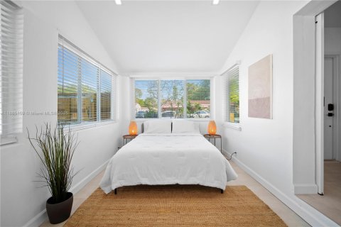 House in North Miami, Florida 5 bedrooms № 1930581 - photo 18
