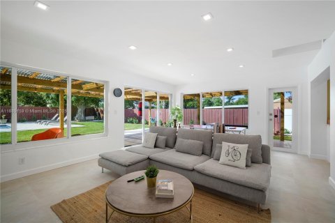 House in North Miami, Florida 5 bedrooms № 1930581 - photo 22