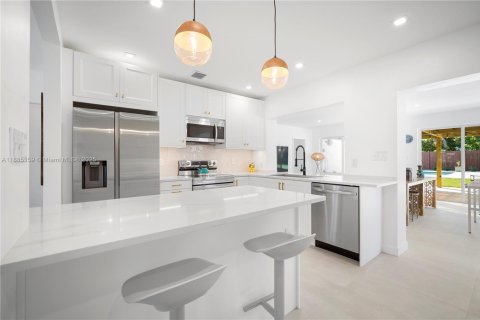 House in North Miami, Florida 5 bedrooms № 1930581 - photo 17