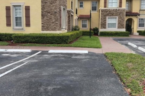 Купить кондоминиум в Хомстед, Флорида 3 спальни, 98.66м2, № 2047795 - фото 3