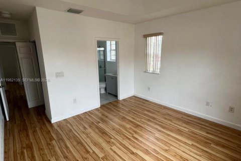 Купить кондоминиум в Хомстед, Флорида 3 спальни, 98.66м2, № 2047795 - фото 12