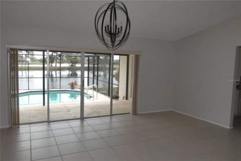 Casa en alquiler en Saint Petersburg, Florida, 3 dormitorios, 147.44 m2 № 2094049 - foto 6