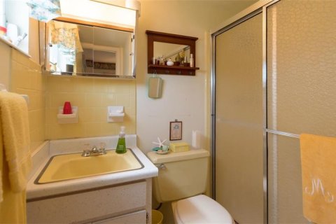 Condo in Bradenton, Florida, 2 bedrooms  № 212919 - photo 9