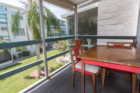 Condo in Bradenton, Florida, 2 bedrooms  № 212919 - photo 11